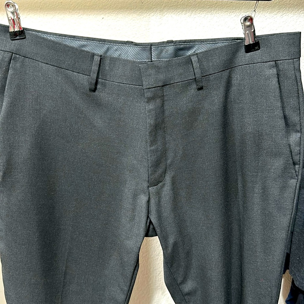Men’s businesses / dress pants
Dark gray 
36x32
Perfect condition